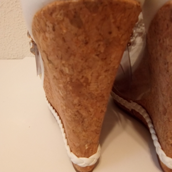 Shoe dazzle White Faux Leather Rhinestone Ankle 5 I/2" Wedge Heels sz 9 - Picture 13 of 14